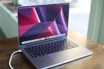 Apple MacBook Pro 14" (M1 - Late 2021) Magic Mouse & Spigen Shell