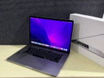 15" MacBook Pro i7 16GB/256GB