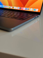 2024 MacBook Pro 14" M3 8GB Ram