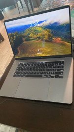 2019 16” Macbook Pro Touchbar 2.6Ghz i7 512GB 32GB mint