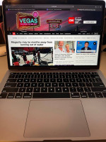 MACBOOK AIR 13" A1932 2018 LAPTOP (PRETTY GOOD)