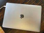 Macbook Pro 13 inch 2017, Four Thunderbolt 3 Ports