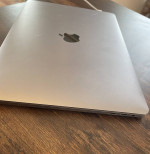 Macbook Pro 13 inch 2017, Four Thunderbolt 3 Ports