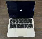 13” Macbook Air M2 Starlight