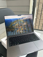 14-inch MacBook Pro (8GB unified memory)