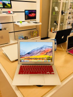 2017 13" MacBook Air 1 .8 GHz i5 8 GB RAM 256 SSD