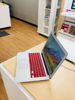2017 13" MacBook Air 1 .8 GHz i5 8 GB RAM 256 SSD