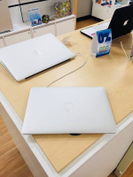 2017 13" MacBook Air 1 .8 GHz i5 8 GB RAM 256 SSD