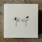 AIRPODS W/WIRELESS CHARGING CASE