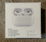 AIRPODS W/WIRELESS CHARGING CASE