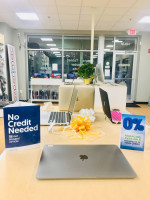 New 2020 13" MacBook Air M1 8GB RAM 256 SSD One Year Warranty