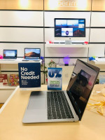 New 2020 13" MacBook Air M1 8GB RAM 256 SSD One Year Warranty
