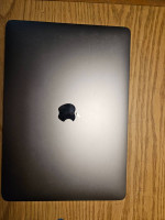 Apple MacBook Pro A1989 w Bag