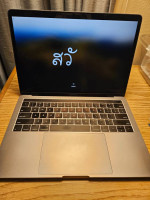 Apple MacBook Pro A1989 w Bag