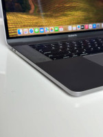 2018 MacBook Pro 15" i9 32GB 1TB