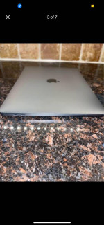 Macbook Pro 2019 13 Inch Display w/ touchbar