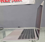 Macbook Pro 13in. w/ Touchbar 500GB SSD 16GB RAM Office Photoshop