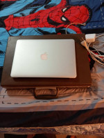 MACBOOK AIR
