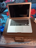 MACBOOK AIR