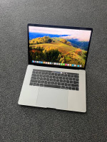 Like New Apple MacBook Pro 15" 3.1 Intel i7 1TB SSD AMD Radeon Polaris