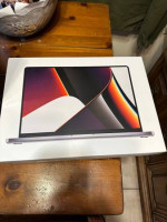 Mint! MacBook pro 2022 applecare plus 'M1max 10c,32gb,ram,32gpu 1tb