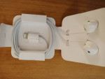 Apple WIRED Earbuds w Lightening Connector