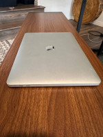 MacBook Pro 13 inch 2020 2.3ghz Quad i7 32gb 500 SSD (52 battery cycle