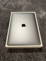 MacBook Pro 13-inch Space Grey w/ Touch Bar 2018