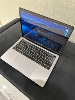 Macbook Pro 13-inch, 2019, Two Thunderbolt 3 ports