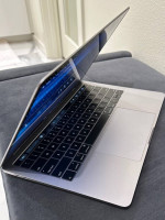 Macbook Pro 13-inch, 2019, Two Thunderbolt 3 ports