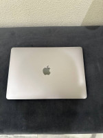 Macbook Pro 13-inch, 2019, Two Thunderbolt 3 ports