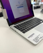 MacBook Pro Retina 13 inch**2.7Ghz Intel Core i5**128GB SSD**8GB RAM