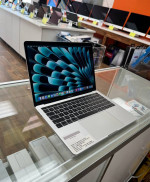 MacBook Pro 13 inch Touchbar**1.4Ghz intel Quad Core i5**500GB SSD**16GB RAM