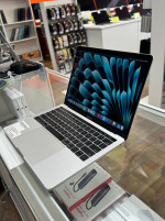 MacBook Pro 13 inch Touchbar**1.4Ghz intel Quad Core i5**500GB SSD**16GB RAM