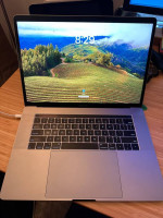 2019 MacBook Pro 15" 8-Core i9 // 500GB //16GB