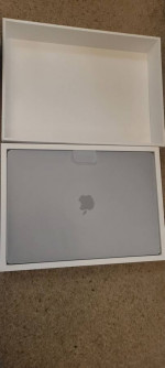 BNIB Macbook Pro M2 8/512gb 2022 Touchbar