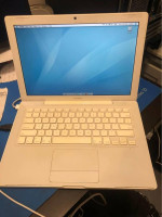 Apple MacBook laptop computer pc 2007 like new
