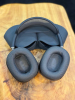 Apple AirPods Max WITH Carbon Fiber Protective Hard Cover