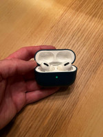 Apple Airpods Pro (one has problems)