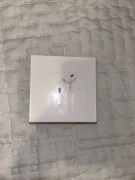 Apple AirPods (2nd Gen) - Lightning