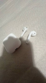 1st Gen airpods (Only used for about a month) still in great condition