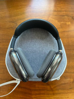 *Mint* Apple Airpods Max headphones with extras