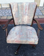 Pedestal Table with 4 Roller Chairs