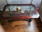 LIVING ROOM TABLE & 2 LIGHT STANDS/MAHAGONY COLOR/GLASS/GOOD CONDITION