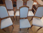 OAK DINING TABLE, 6 CHAIRS & MATCHING HUTCH