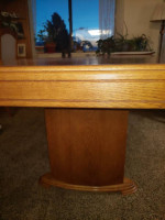 OAK DINING TABLE, 6 CHAIRS & MATCHING HUTCH
