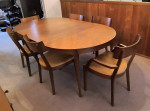 Excellent condition mid-century dining set/ table, 6 chairs