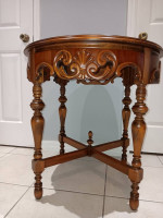 BEAUTIFUL SOLID WOOD ANTIQUE CARVED ACCENT TABLE