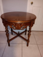 BEAUTIFUL SOLID WOOD ANTIQUE CARVED ACCENT TABLE
