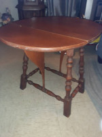 Drop leaf end table